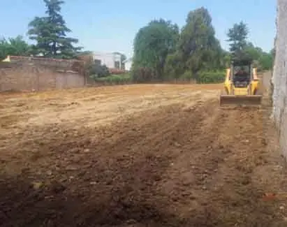 Terreno nivelado con entoscado para platea