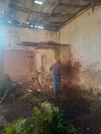 Desmonte de Techo de Chapa, Demolición de Paredes y Retiro de Escombros - imagen 2